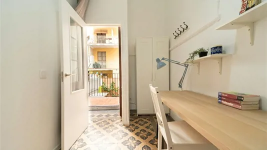 Rooms in Barcelona Ciutat Vella - photo 1