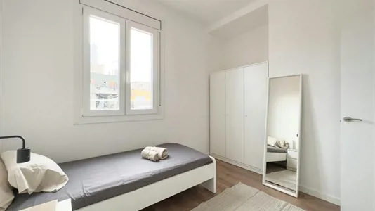 Rooms in Barcelona Eixample - photo 2