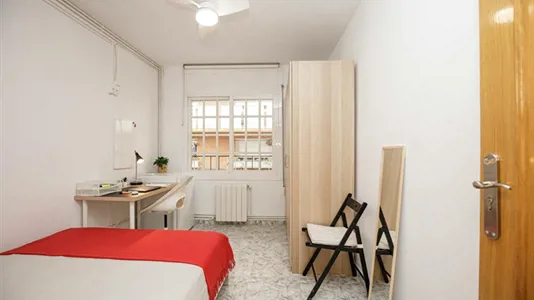 Rooms in Badalona - photo 3