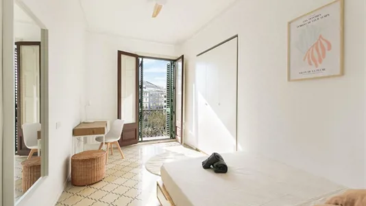 Rooms in Barcelona Eixample - photo 1