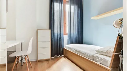 Room for rent in Milano Zona 6 - Barona, Lorenteggio, Milan