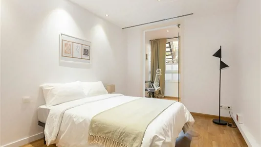 Rooms in Barcelona Eixample - photo 3