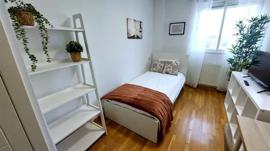 Rooms in Coslada - photo 2