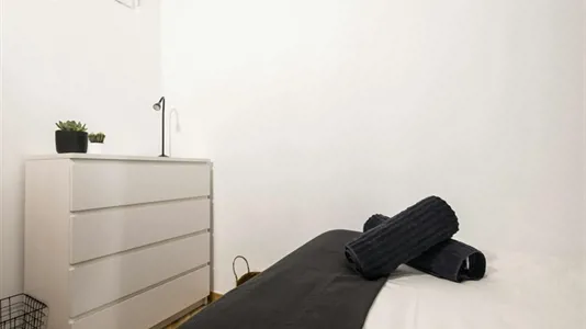 Rooms in Madrid Centro - photo 2