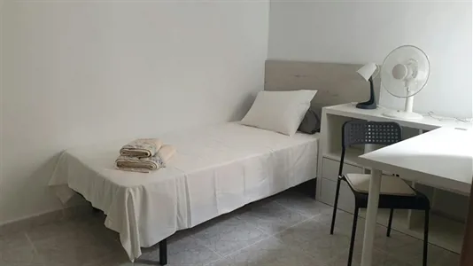 Rooms in Barcelona Ciutat Vella - photo 1