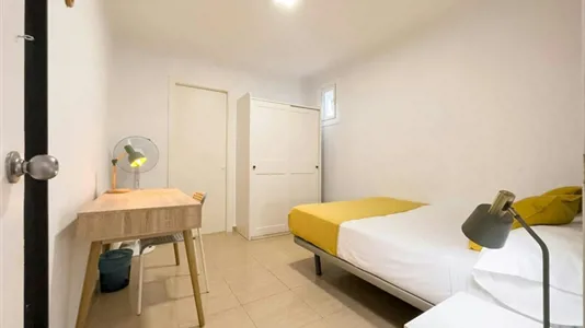 Rooms in Barcelona Ciutat Vella - photo 3