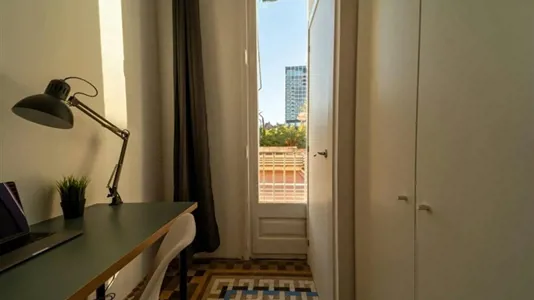 Rooms in Barcelona Eixample - photo 2