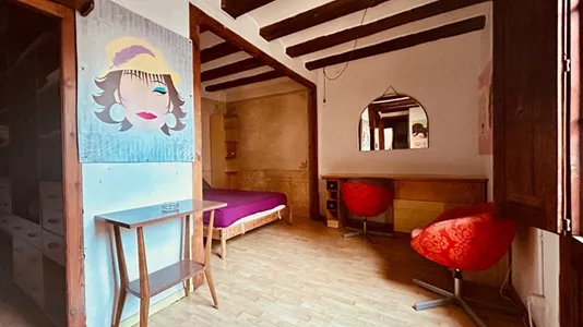 Rooms in Barcelona Ciutat Vella - photo 2