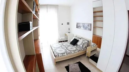 Room for rent in Milano Zona 7 - Baggio, De Angeli, San Siro, Milan