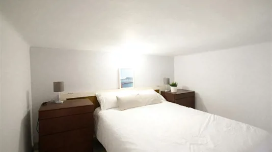 Rooms in Barcelona Ciutat Vella - photo 2