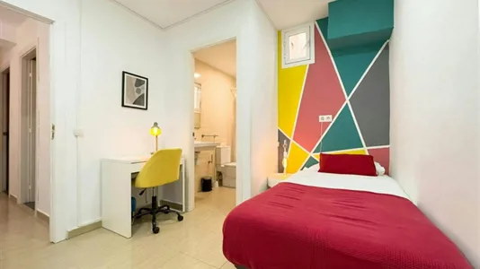 Rooms in Barcelona Ciutat Vella - photo 1