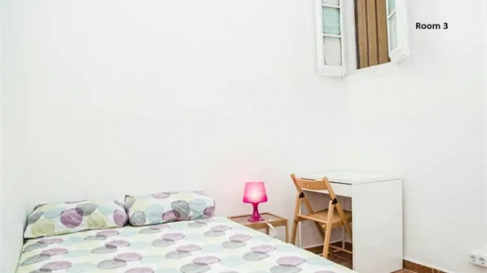 Rooms in Barcelona Ciutat Vella - photo 1