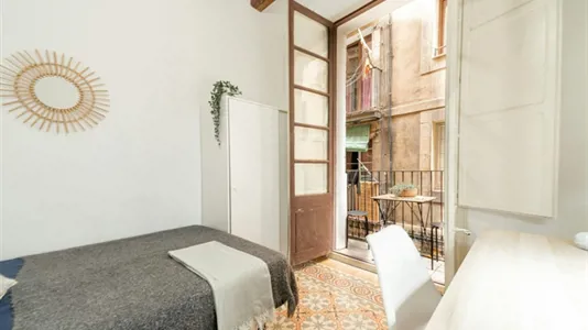 Rooms in Barcelona Ciutat Vella - photo 2