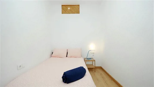 Rooms in Barcelona Ciutat Vella - photo 2