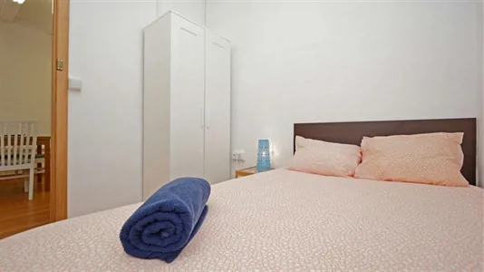 Rooms in Barcelona Ciutat Vella - photo 2