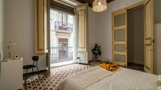 Rooms in Barcelona Ciutat Vella - photo 2