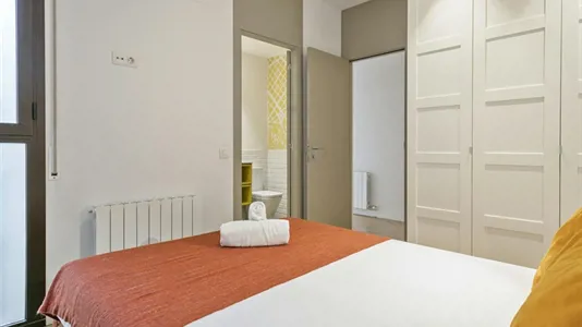 Rooms in Barcelona Eixample - photo 2