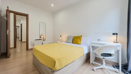 Rooms in Barcelona Ciutat Vella - photo 2