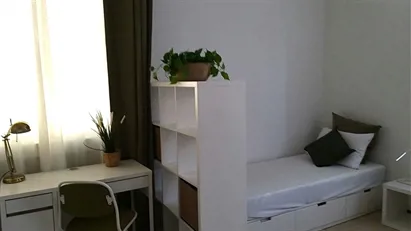 Room for rent in Milano Zona 8 - Fiera, Gallaratese, Quarto Oggiaro, Milan