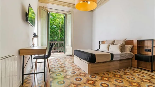 Rooms in Barcelona Eixample - photo 2