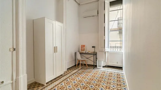 Rooms in Barcelona Ciutat Vella - photo 3