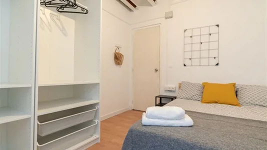 Rooms in Barcelona Ciutat Vella - photo 2