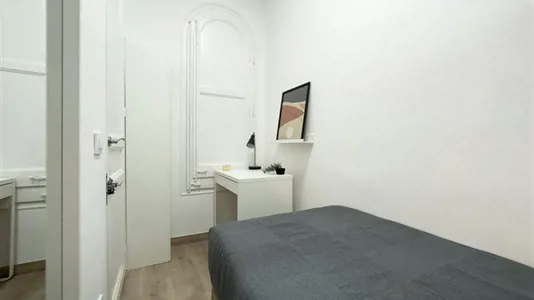 Rooms in Barcelona Eixample - photo 2