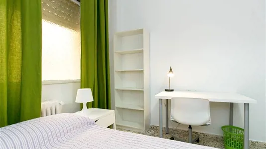 Rooms in Granada - photo 1