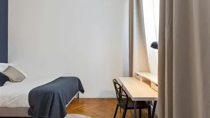 Room for rent in Milano Zona 6 - Barona, Lorenteggio, Milan