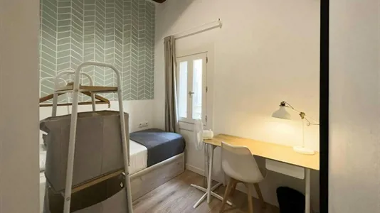 Rooms in Barcelona Ciutat Vella - photo 3