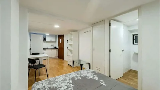 Apartments in Barcelona Ciutat Vella - photo 2