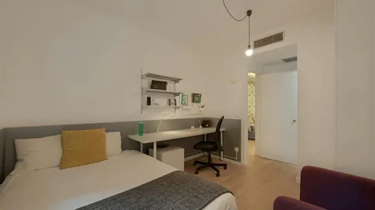 Rooms in Barcelona Eixample - photo 1