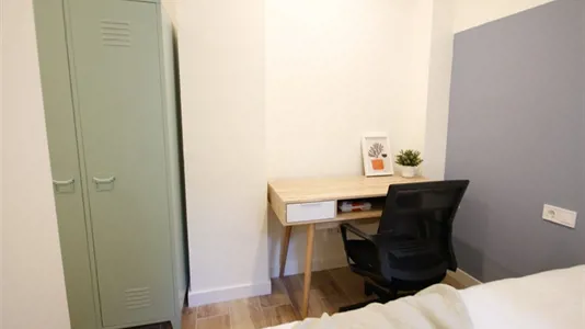 Rooms in Barcelona Eixample - photo 3