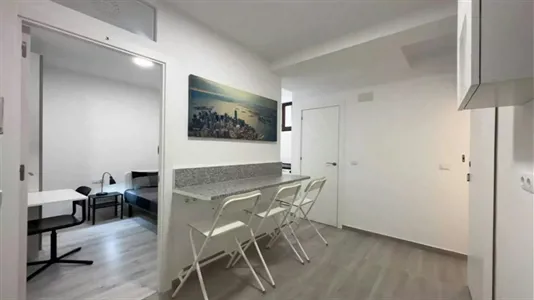 Rooms in Barcelona Ciutat Vella - photo 3