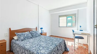 Room for rent in la Fontsanta, Comunidad Valenciana