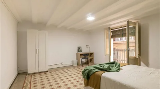 Rooms in Barcelona Ciutat Vella - photo 2