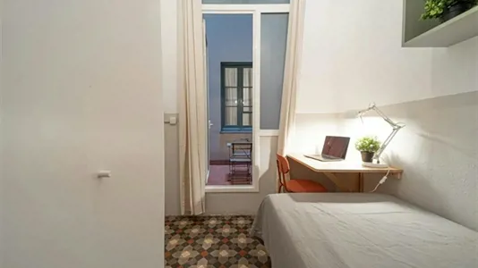 Rooms in Barcelona Eixample - photo 3