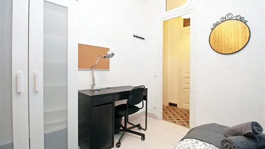 Rooms in Barcelona Ciutat Vella - photo 2