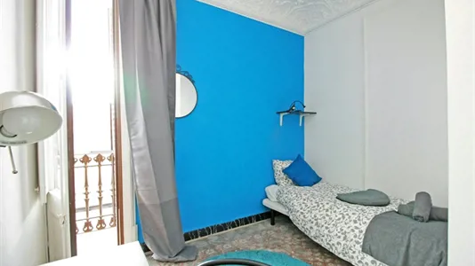 Rooms in Barcelona Ciutat Vella - photo 2