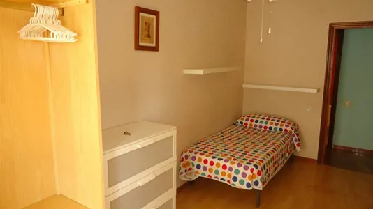 Rooms in Córdoba - photo 3