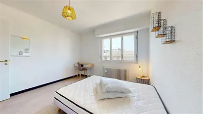 Room for rent in Saint-Julien-en-Genevois, Auvergne-Rhône-Alpes