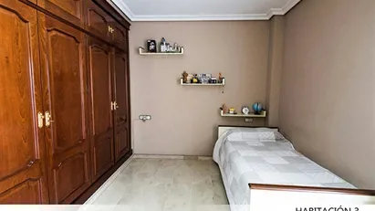 Room for rent in Hacienda de Su Eminencia, Andalucía