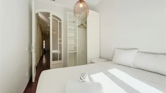 Rooms in Barcelona Sants-Montjuïc - photo 2