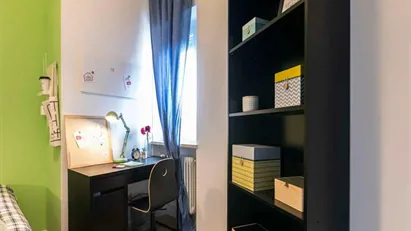 Room for rent in Milano Zona 6 - Barona, Lorenteggio, Milan