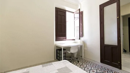 Rooms in Granada - photo 2