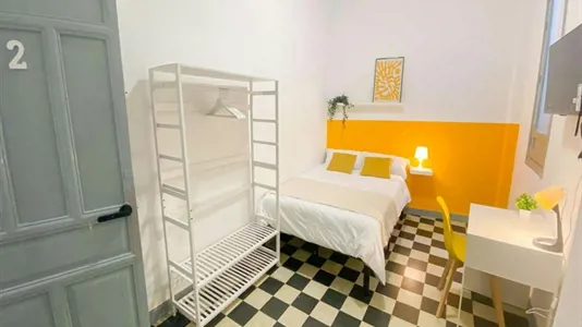 Rooms in Granada - photo 1