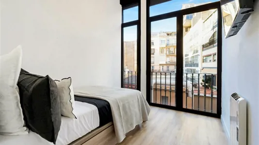 Rooms in Barcelona Eixample - photo 1