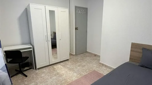 Rooms in Barcelona Ciutat Vella - photo 3