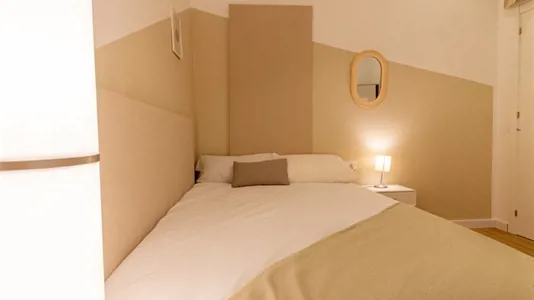 Rooms in Barcelona Ciutat Vella - photo 2