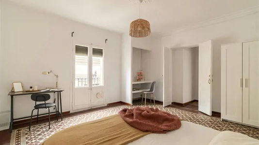 Rooms in Barcelona Ciutat Vella - photo 3